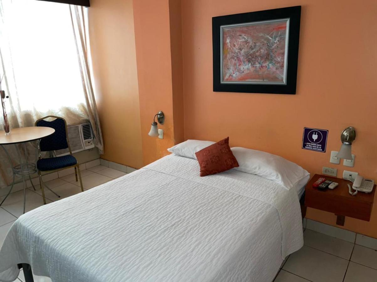 Tropical Inn Hotel Guayaquil Exterior photo