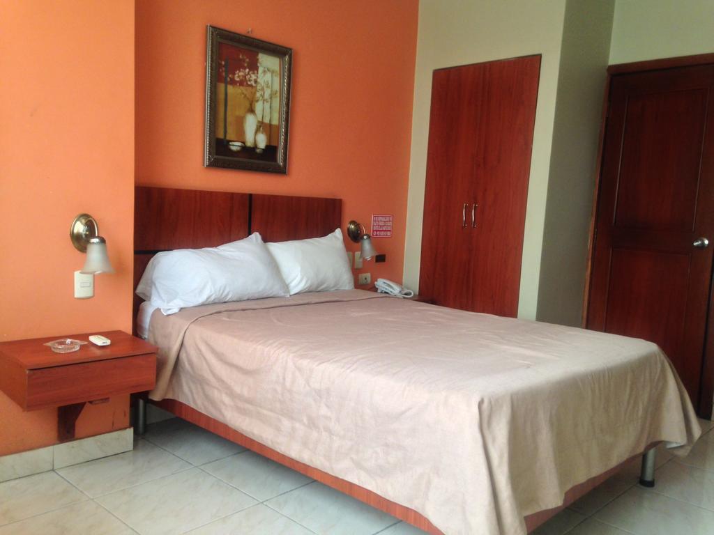 Tropical Inn Hotel Guayaquil Room photo